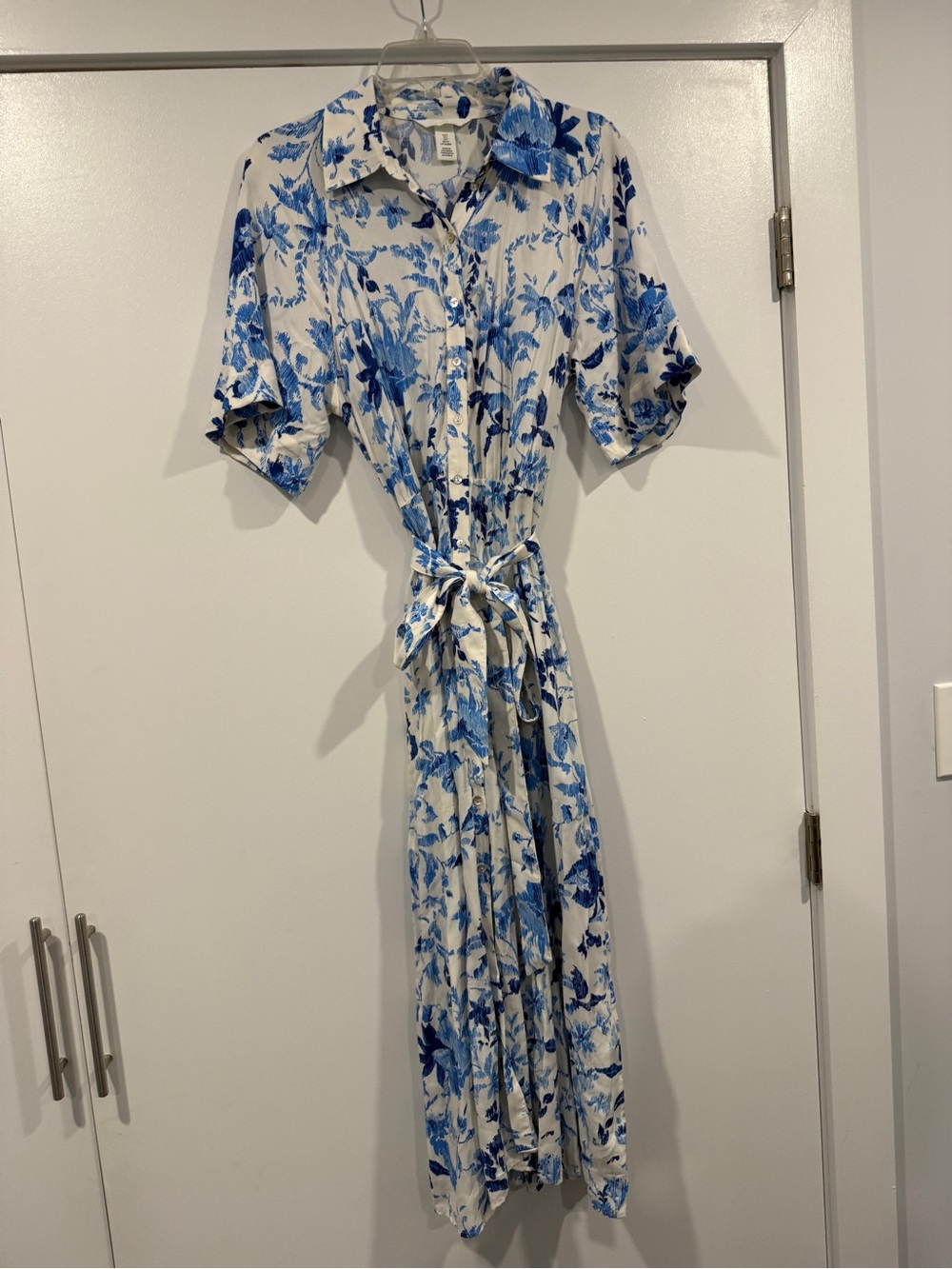 H&M blue and white floral shirt dress